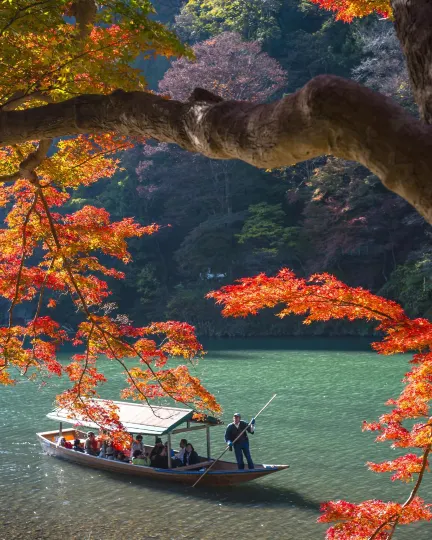 日本京都嵐山的「保津川遊船」