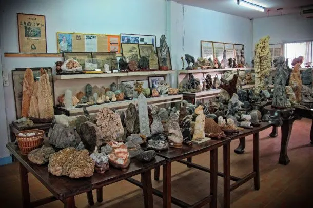 พิพิธภัณฑ์หินแปลก อำเภอเมืองปทุมธานี (แหล่งที่มาของภาพ: Museumthailand)