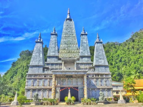 วัดเขารูปช้าง - ต.ปาดังเบซาร์ จ.สงขลา (แหล่งที่มาของภาพ: thailandtourismdirectory)