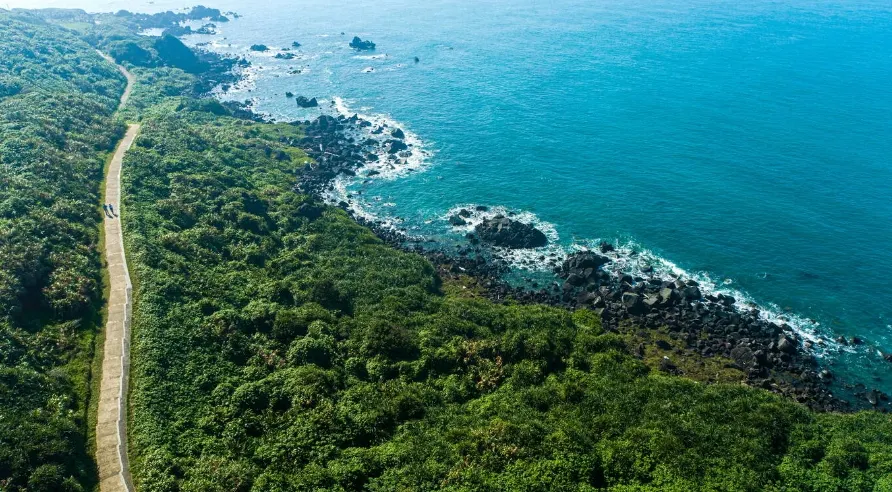 新北市富貴角燈塔-海岸線