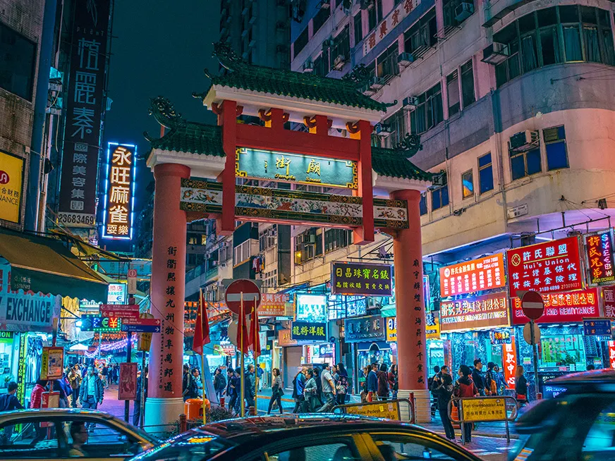 香港佐敦薈鄰近的廟街夜景。