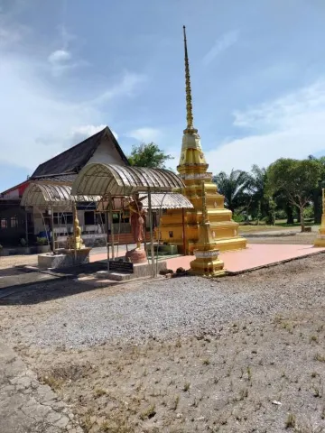 อำเภอพุนพิน : เจดีย์หลงพ่อกล่อมวัดทุ่งโพธิ์ (Source: องค์การบริหารส่วนตำบลพุนพิน)