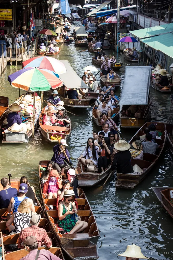 ตลาดน้ำดำเนินสะดวก - ดำเนินสะดวก ราชบุรี : ภาพมุมกว้าง (Source: เที่ยวราชบุรี)