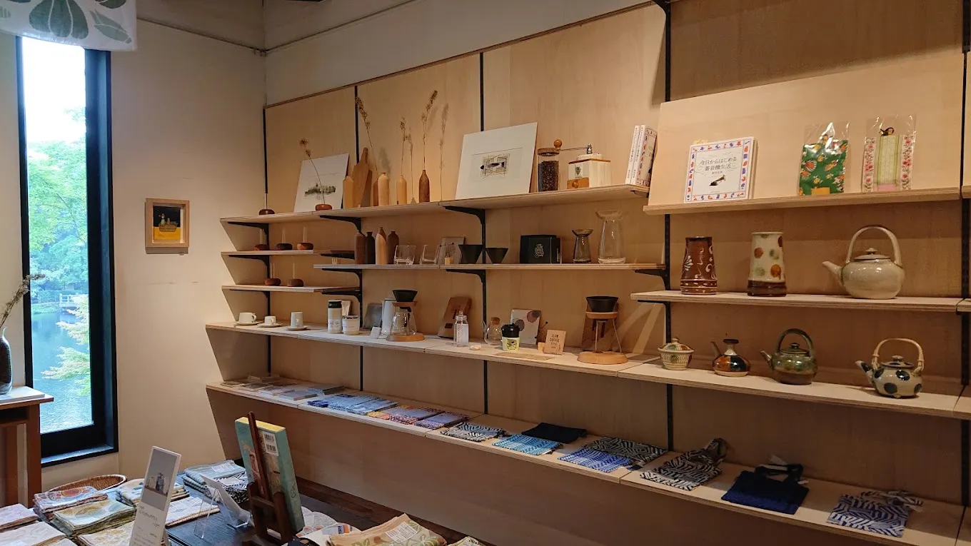 由布市由布院金鱗湖美術館內的藝術品