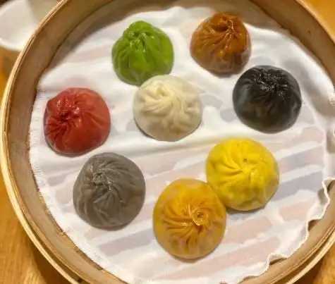 八色小籠包內有八款餡料