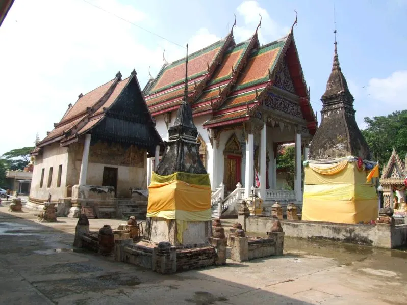 อำเภอปักธงชัย วัดหน้าพระธาตุ (ที่มา: tourismthailand)