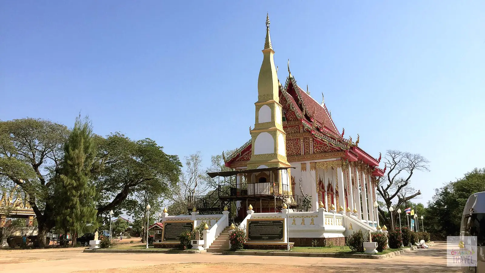 พระธาตุเทพจินดาบ้านเดียม อำเภอ กุมภวาปี (แหล่งที่มาของภาพ: udon2laos)