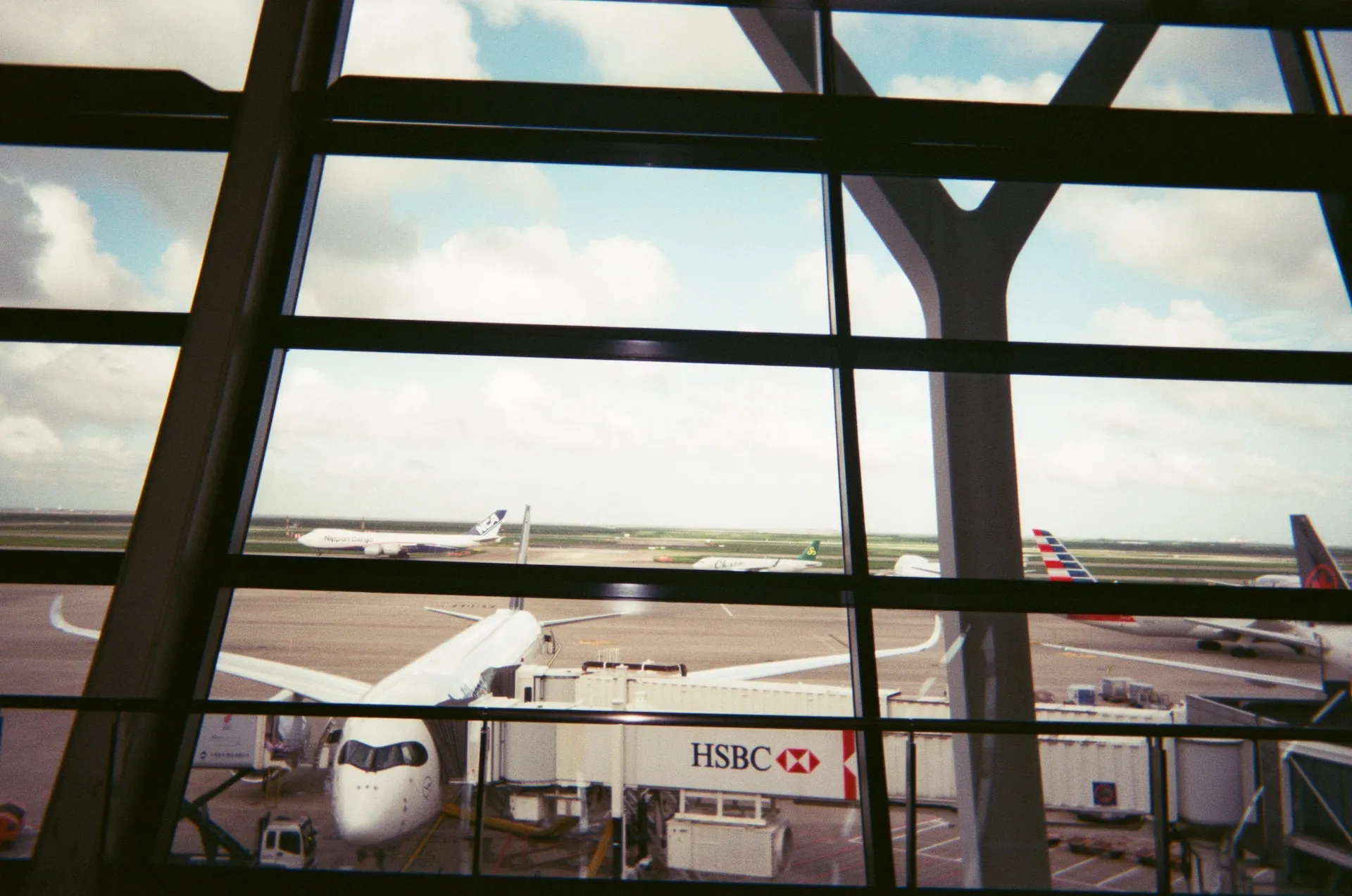 Pudong International Airport, Source: Photo by Yi Wei on Unsplash