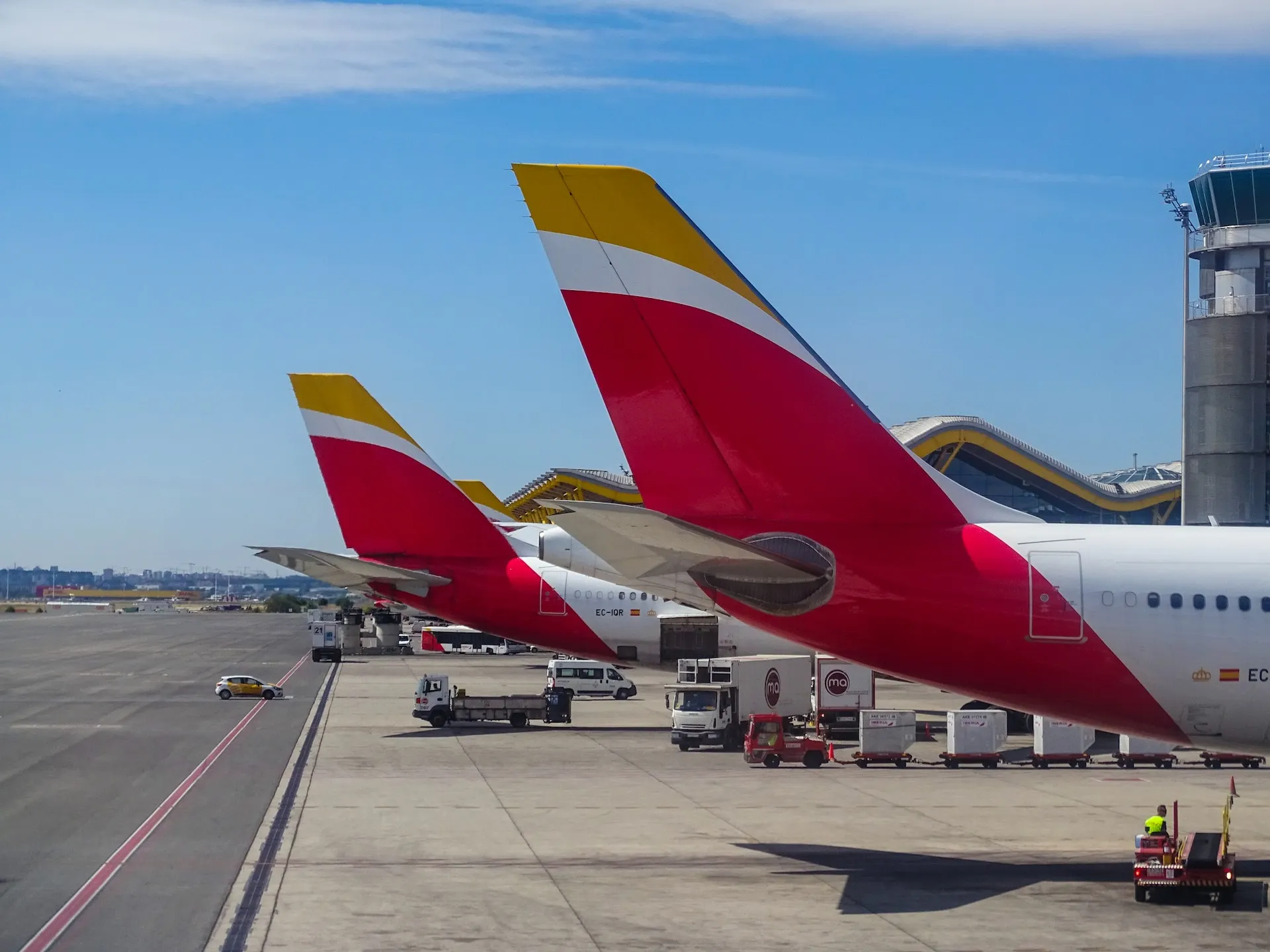 Adolfo Suárez Madrid-Barajas Airport, Source: Photo by Miguel Angel on Unsplash