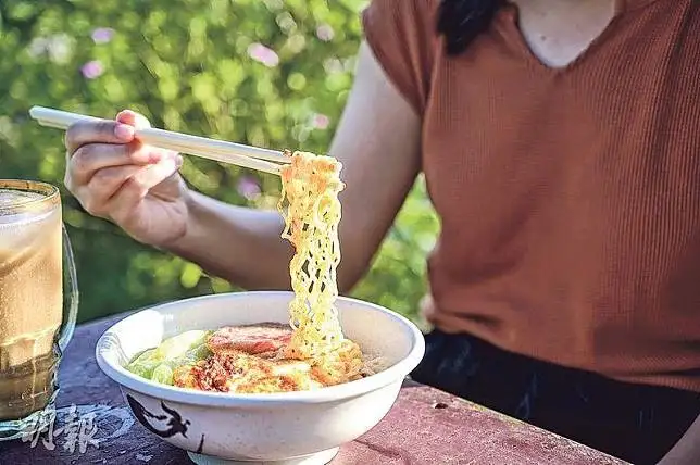 一碗簡單的餐蛋麵（HKD38）就是充電的法寶（Photo source: anonymous @明報）