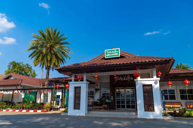 อำเภอชนแดน : ไร่กำนันจุล (Source: การท่องเที่ยวแห่งประเทศไทย)