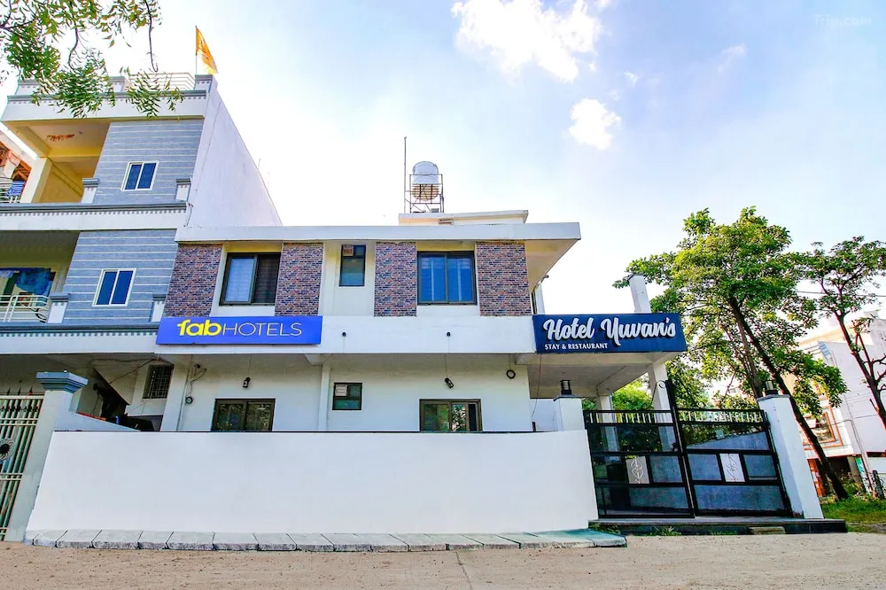 Hotel Near Ratapani