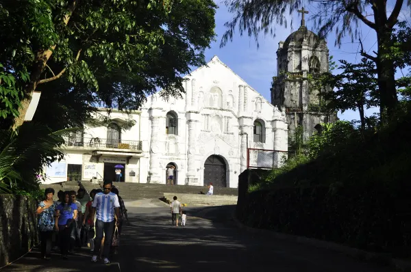 Cagsawa Ruins, Daraga. Source: Wikipedia