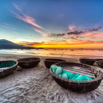 峴港美溪海灘上有各種水上活動。圖片來源︰Trip.com