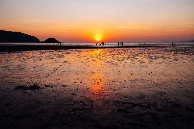 ความสวยงามของพระอาทิตย์ตกยามเย็น - หาดเตยงาม จ.ชลบุรี (แหล่งที่มาของภาพ: kapook)