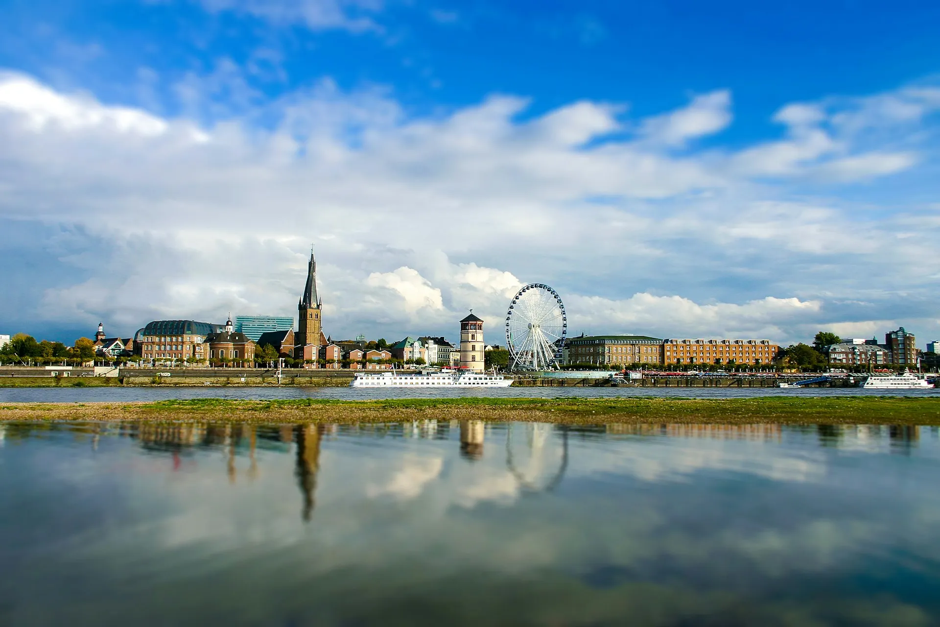 Cityscape of Dusseldorf. Source: Photo by Deniz Fuchidzhiev on Unsplash