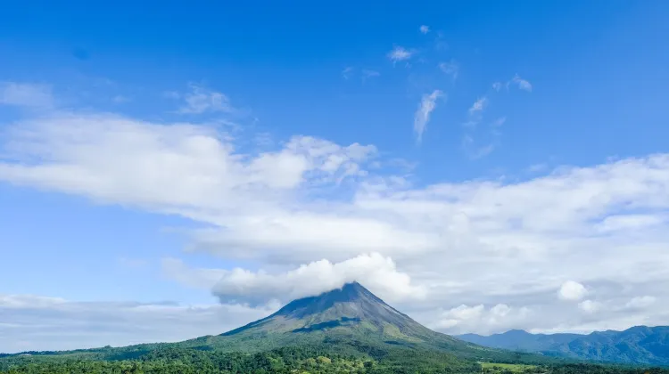 Hotels in urban areas might cost you more than those in coutrysides in Costa Rica. 