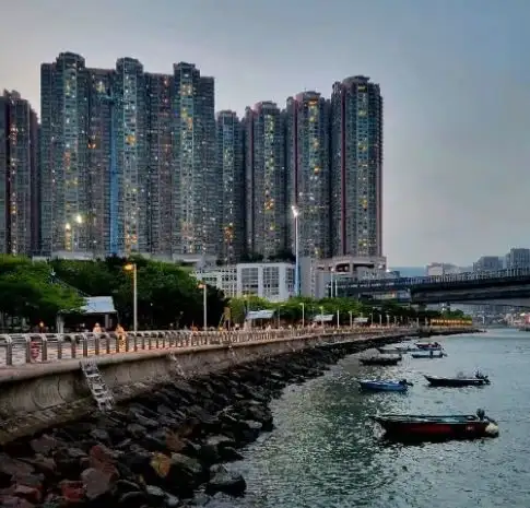 青衣海濱長廊長約 2 公里