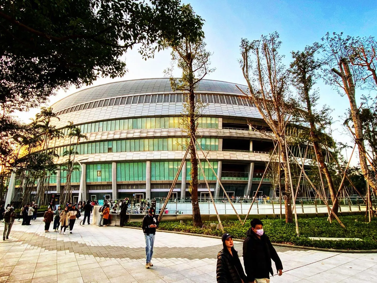 臺北忠孝東路附近的臺北大巨蛋