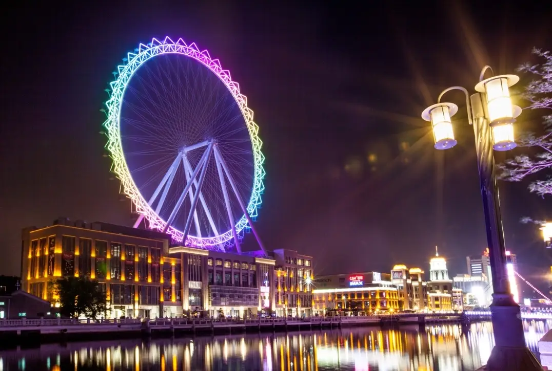 中國廣東中山石岐區的幻彩摩天輪