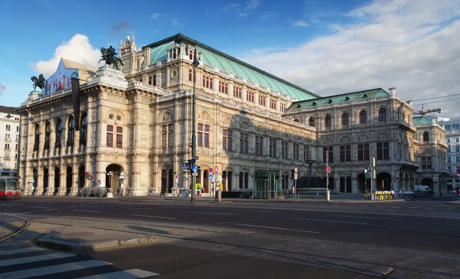 Vienna Operahouse: The Majestic Exterior of the Opera House