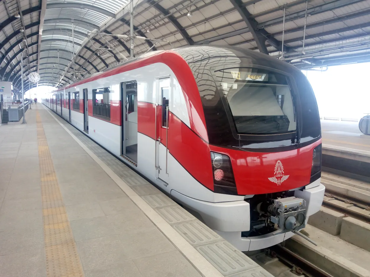 ランシット ダークレットライン 鉄道 駅