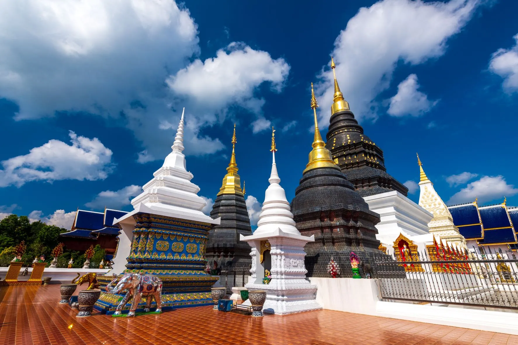 อำเภอพร้าว-วัดบ้านเด่น (Source: การท่องเที่ยวแห่งประเทศไทย)