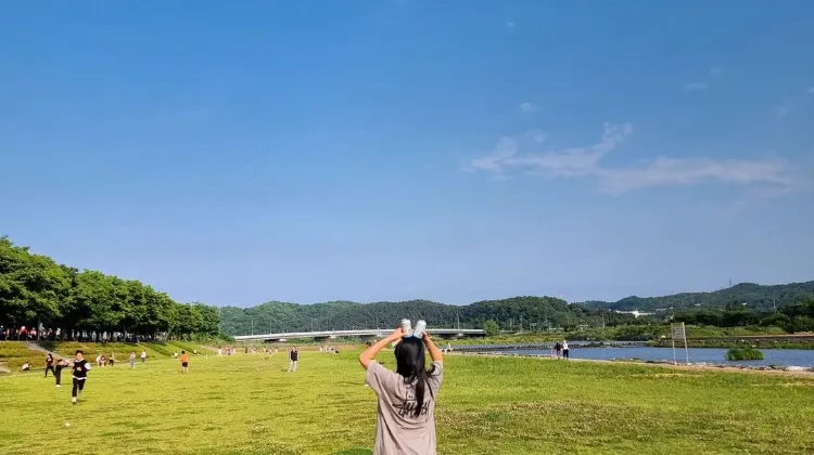 경기도 평택시 진위천 유원지 (출처 : Instagram @byeongseokism)