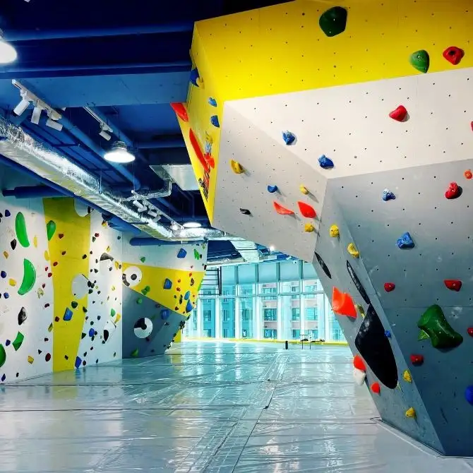 Triangle Plus - 親子歷險攀爬樂園的「抱石牆區」