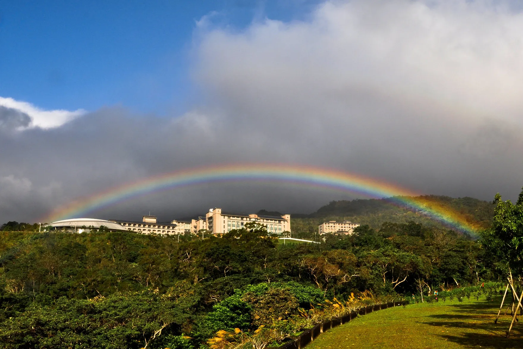 宜蘭佛光大學雨過天晴。圖片來源：佛光大學官網 (周俊雄攝)