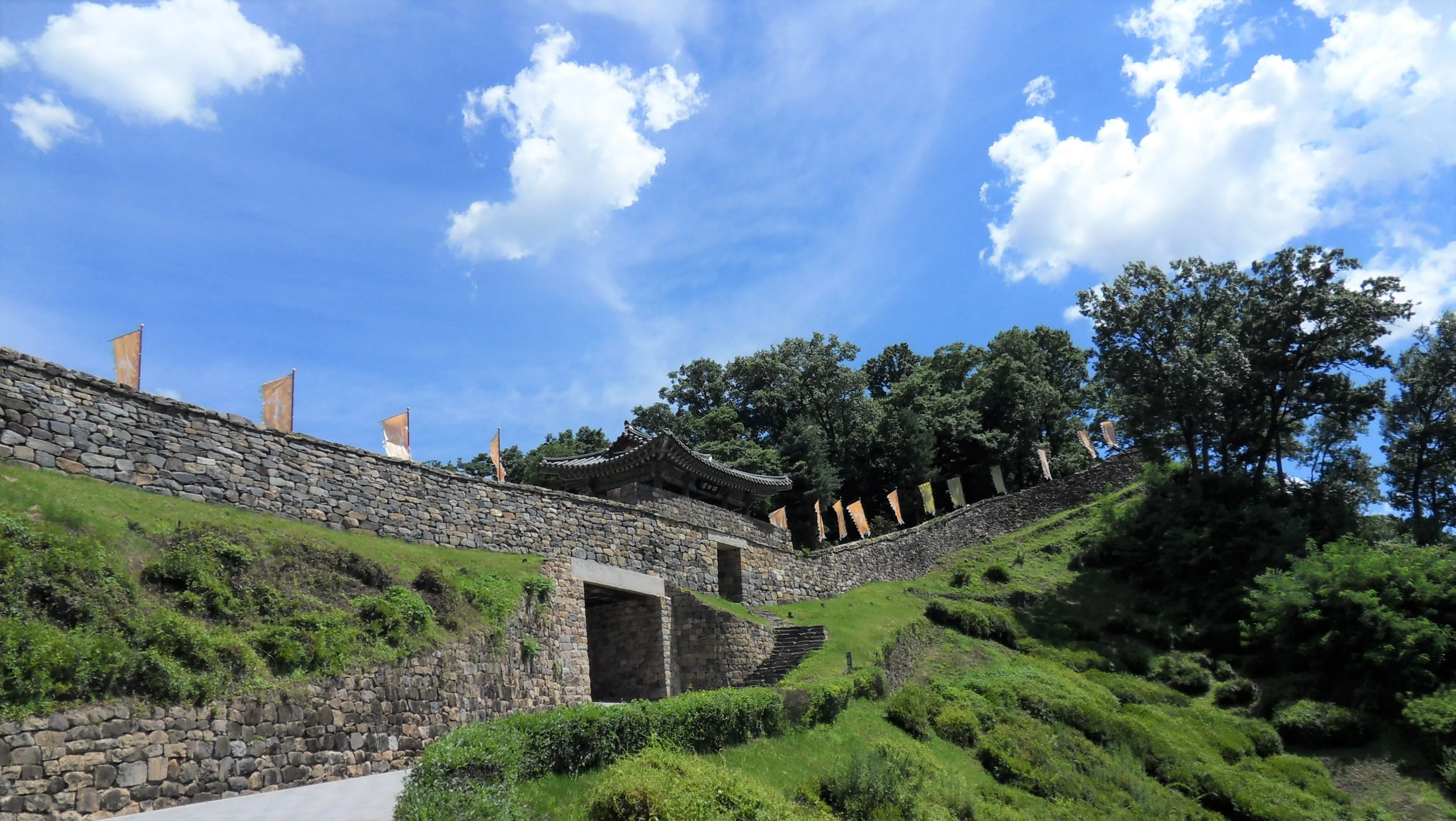 공주 공산성 금서루 (출처: wikipedia)