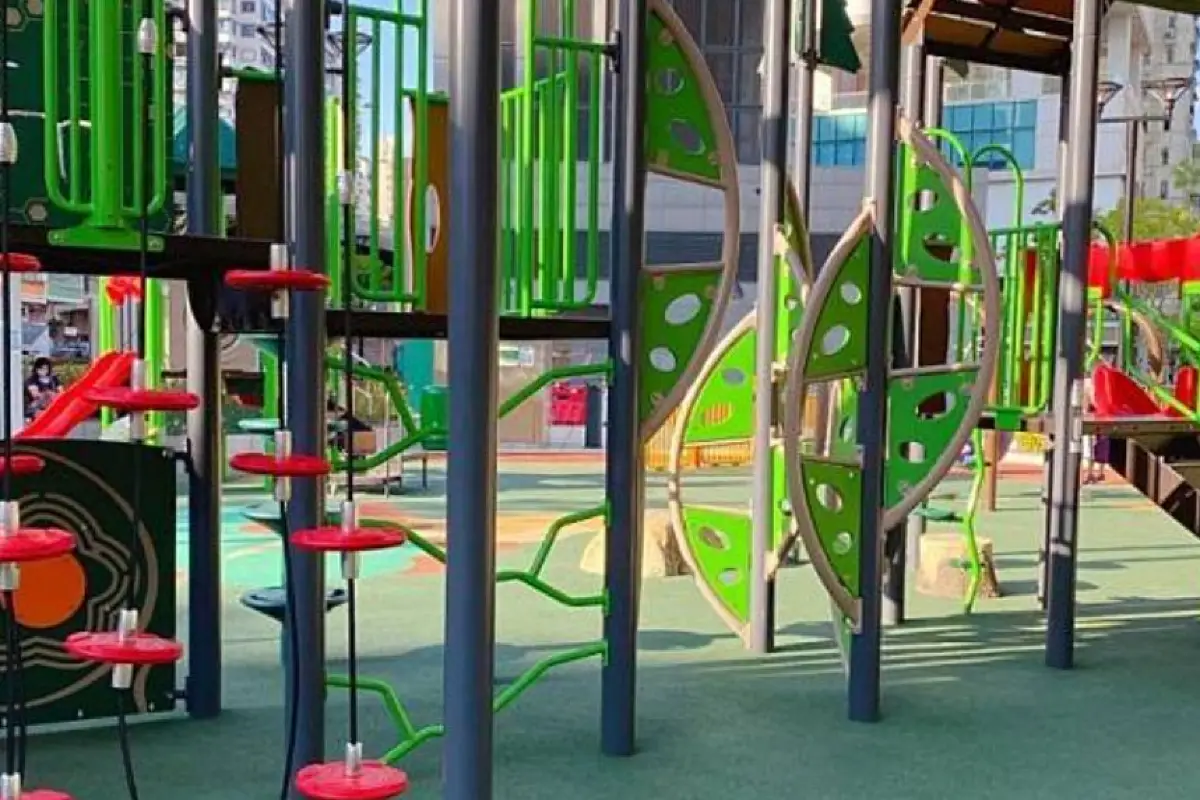 香港馬頭圍道/土瓜灣道花園有多種遊樂設施