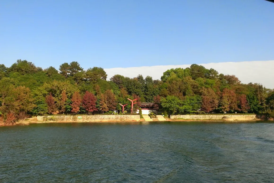 東源附近的鏡花緣景區