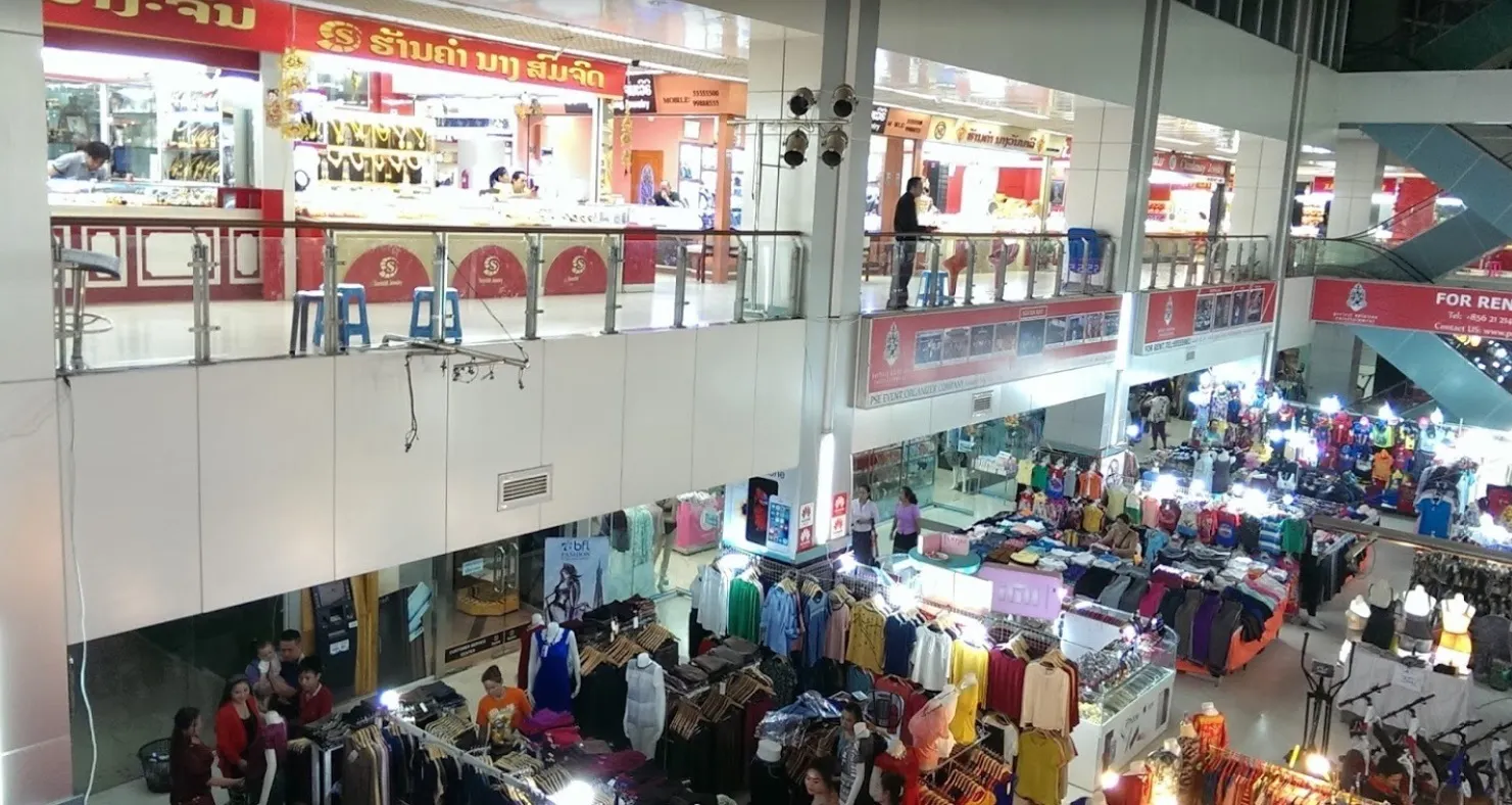 ภายในห้างตลาดเช้าเวียงจันทน์ - ประเทศลาว (แหล่งที่มา: konderntang)