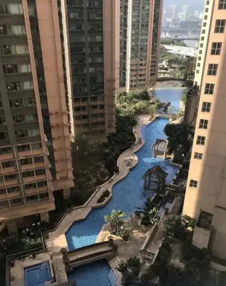 酒店擁有全港最長的室外泳池