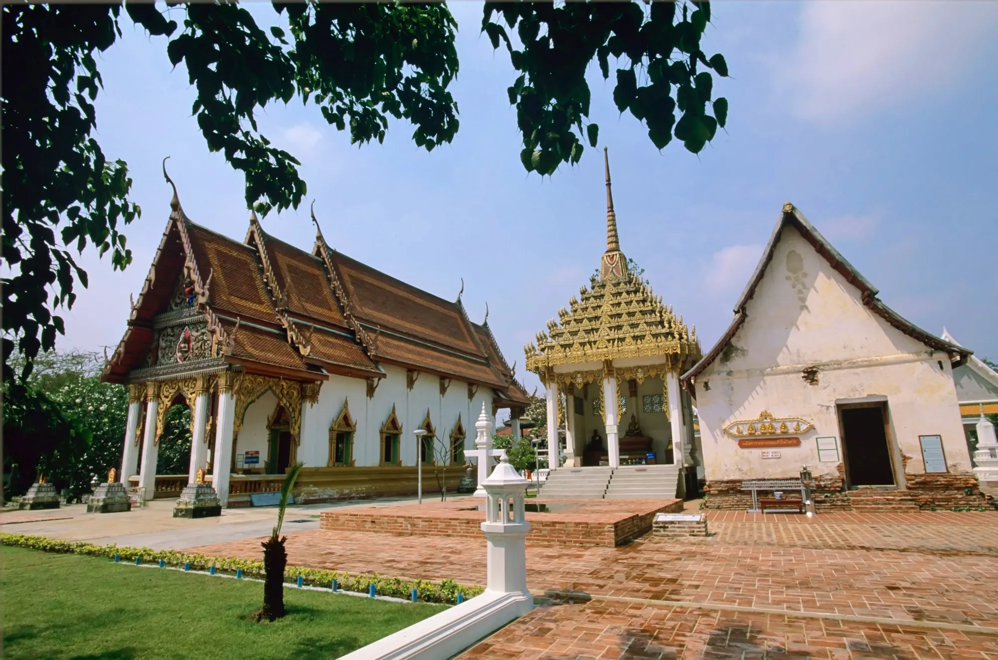 อำเภอบางปลาม้า : วัดบ้านกร่าง (Source: การท่องเที่ยวแห่งประเทศไทย)