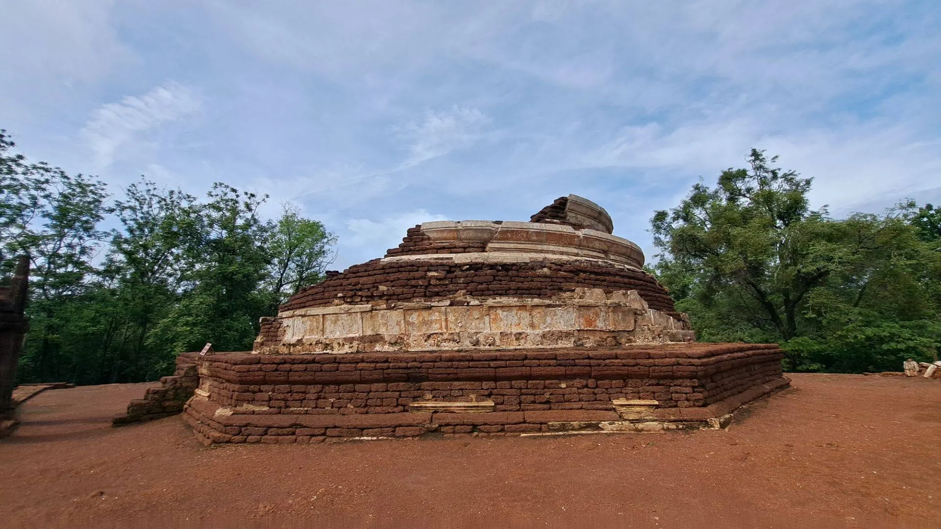 อุทยานประวัติศาสตร์กำแพงเพชร อำเภอเมืองกำแพงเพชรแหล่งที่มา wongnai.com