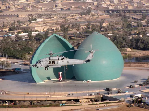 Al-Shaheed Monument, Baghdad. Source: Photo by Pinoy Steve McCurry / ArchDaily.