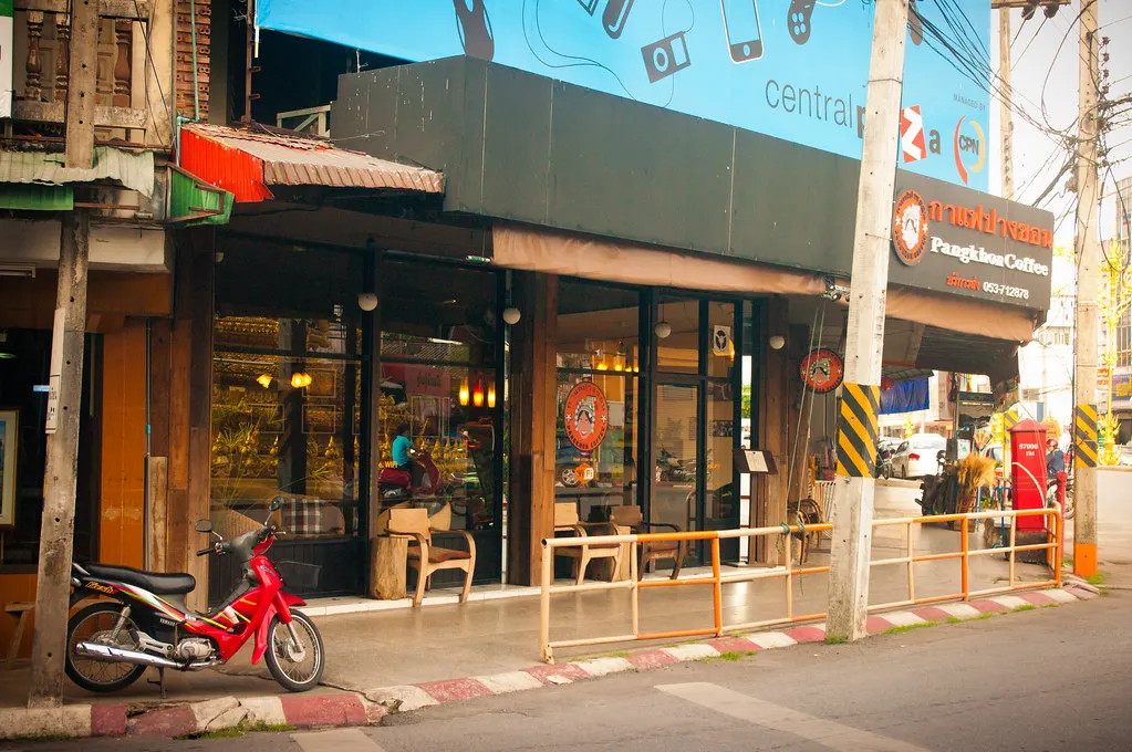 ร้านกาแฟปางขอน ตรงวงเวียนหอนาฬิกา - จ.เชียงราย (แหล่งที่มาของภาพ: flickr)