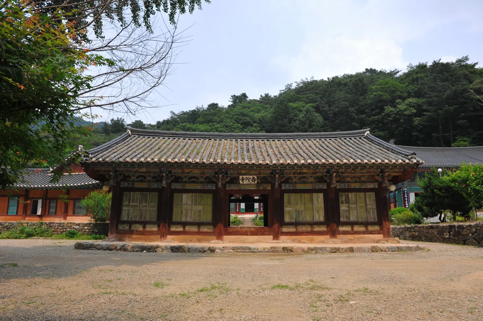 홍천 수타사의 풍경 (출처: 한국관광공사)