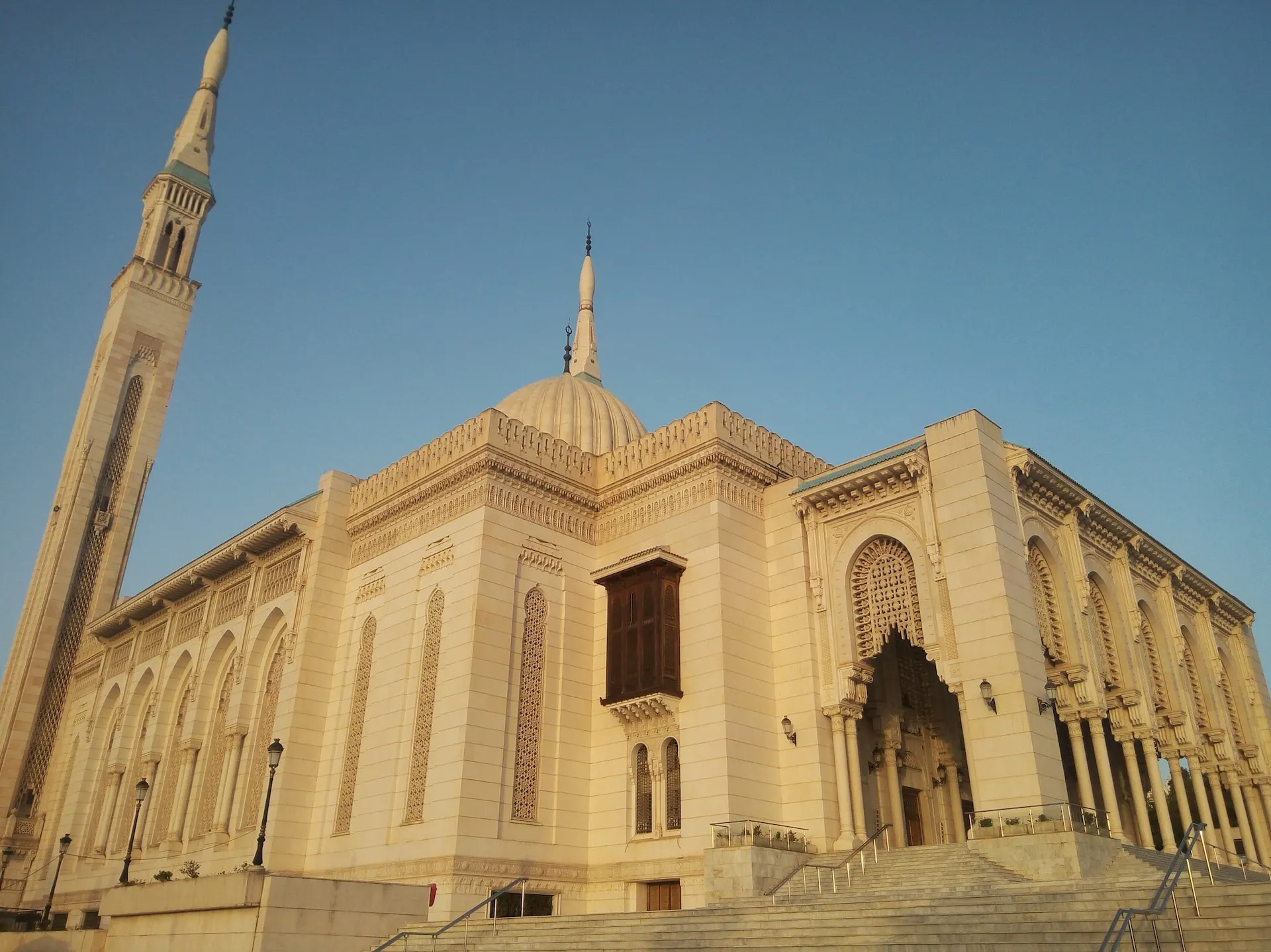 Emir Abdelkader Mosque. Source: Photo by Ali Aouf on Unsplash