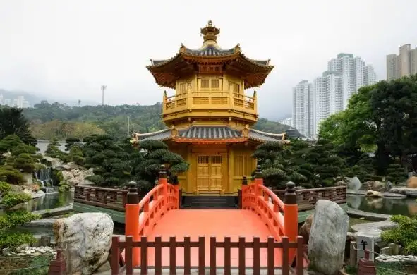 志蓮淨苑中的圓滿閣是打卡必到之地。