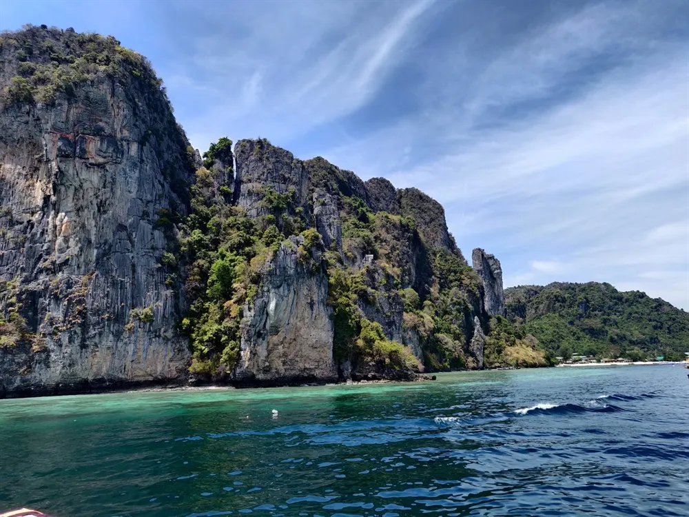 หาดนพรัตน์ธารา จังหวัดกระบี่ (แหล่งที่มาของภาพ: TourismDB)
