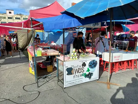 ตลาดบ่อวิน ตำบลบ่อวิน (แหล่งที่มาของภาพ: Pornnapat Paeratanadilok)