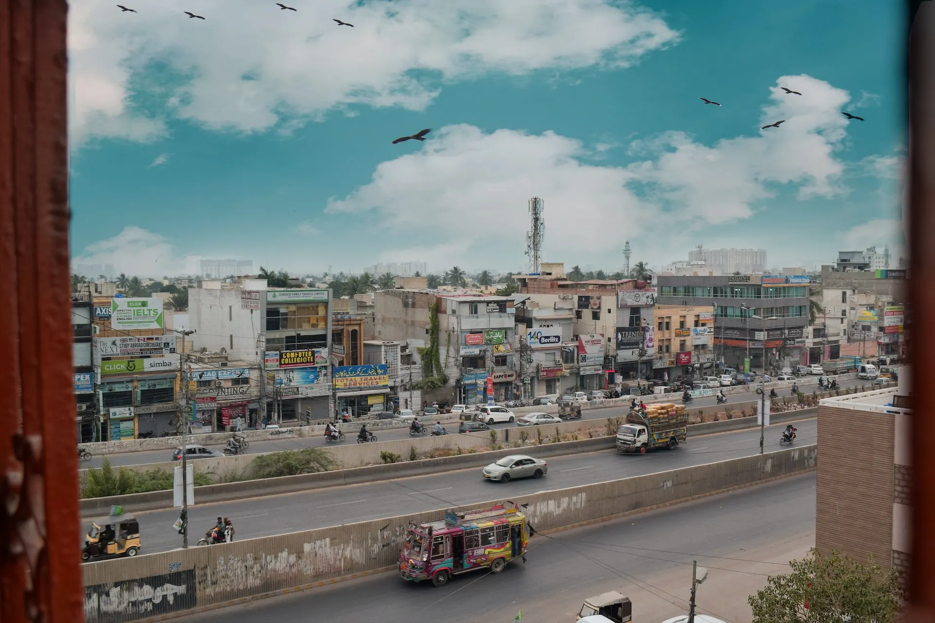 Street in Karachi, Source: Photo by Usama on Unsplash