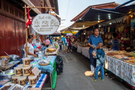 อำเภอขลุง : ชุมชนขนมแปลกริมคลองหนองบัว (Source: การท่องเที่ยวแห่งประเทศไทย)