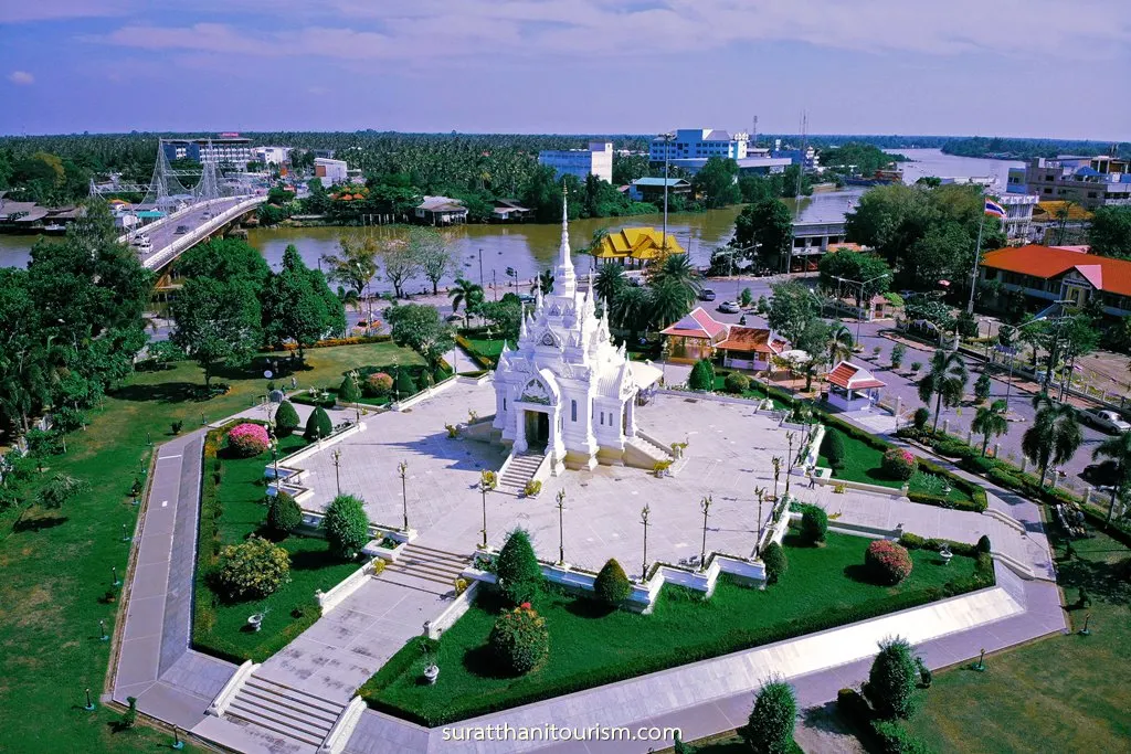 ศาลหลักเมืองสุราษฎร์ธานี - จ.สุราษฎร์ธานี (แหล่งที่มาของภาพ: suratthanitourism)