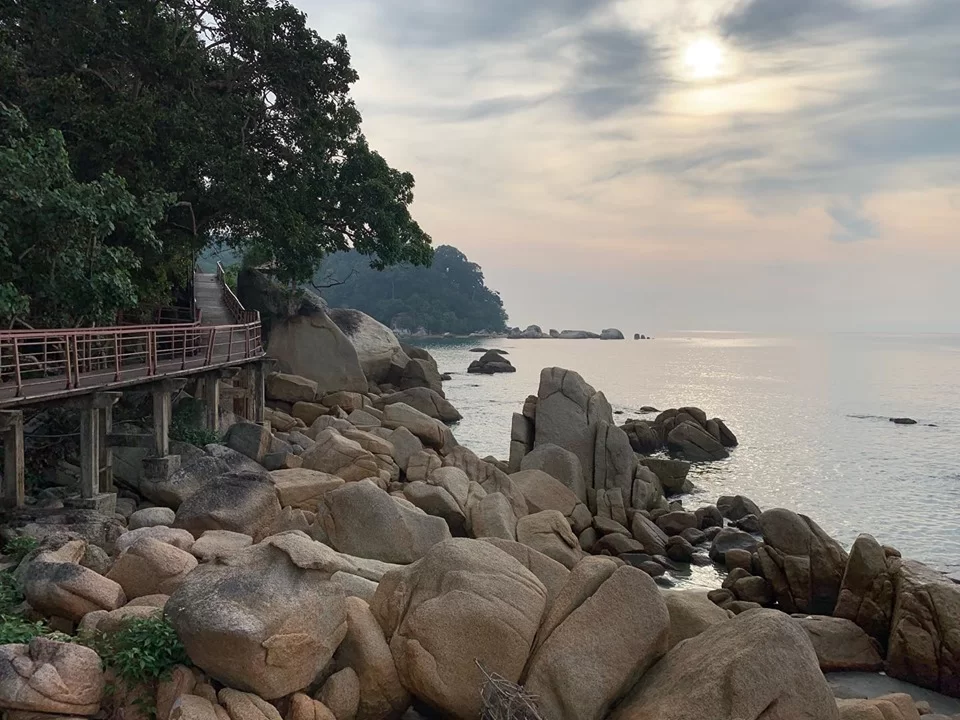Best Beaches in Kuantan Guide: Teluk Chempedak