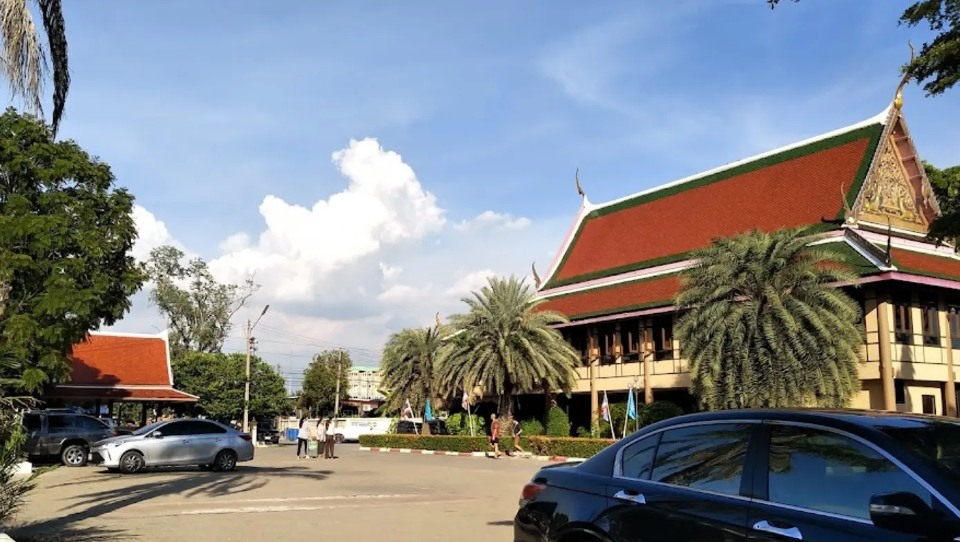 บรรยากาศภายในวัด - จ.นครปฐม (แหล่งที่มาของภาพ: SUWAT SANGLIAMTHONG/Google Map)