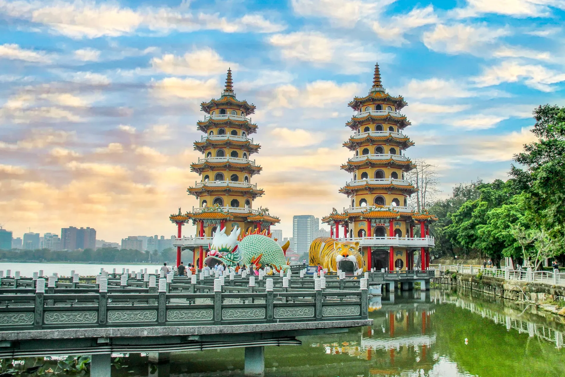 Dragon and Tiger Pagodas, Source: Photo by Ricky LK on Unsplash